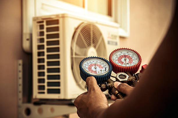 Professional Hvac technician working in Moline, IL